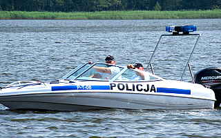 Policjanci wypływają na jeziora. Rozpoczyna się sezon żeglarski